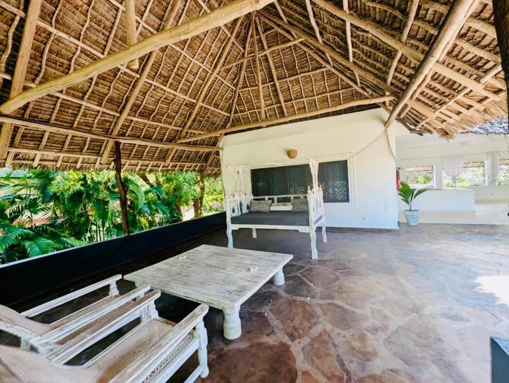 White Nyumba Malindi Lejlighed Eksteriør billede